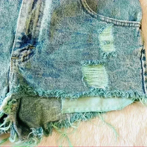 Vintage Vintage Turquoise Tinted High Waisted “Mom” Distress Cutoff Jean Shorts - Picture 5 of 12